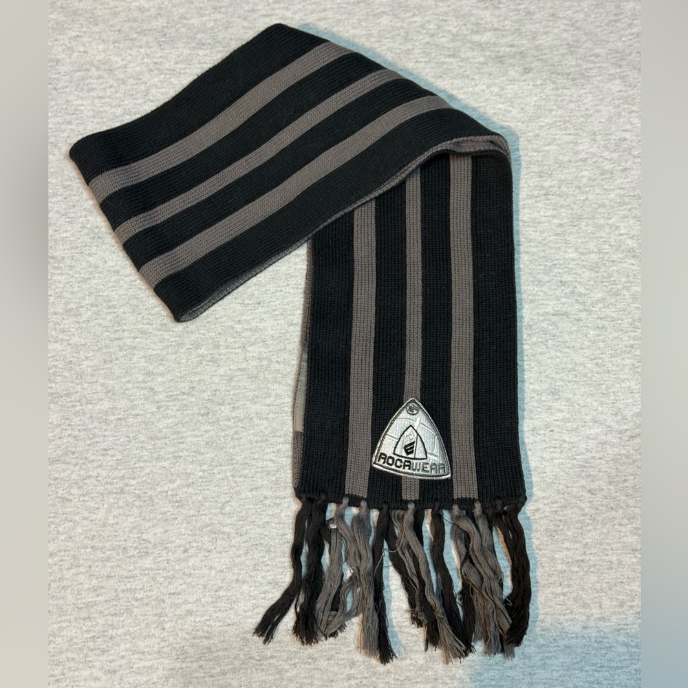 Rocawear‎ Black & Grey Striped Knit Scarf 🧣